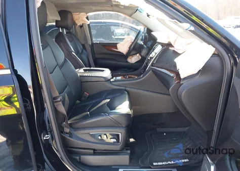 2017 Cadillac Escalade Luxury z USA, uszkodzony, nr VIN 1GYS4BKJ8HR378471